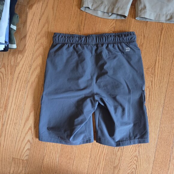 Boys youth shorts lot of 4 dry tech size medium 8 - Picture 4 of 6